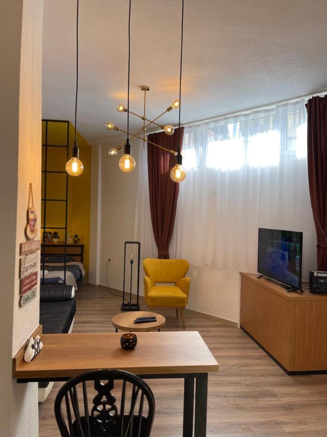Ora-Prn, Studio Apartment In The City Centre Pristina Exterior photo